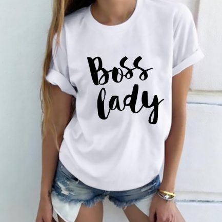 חולצת טי שירט נשים – הבוסית