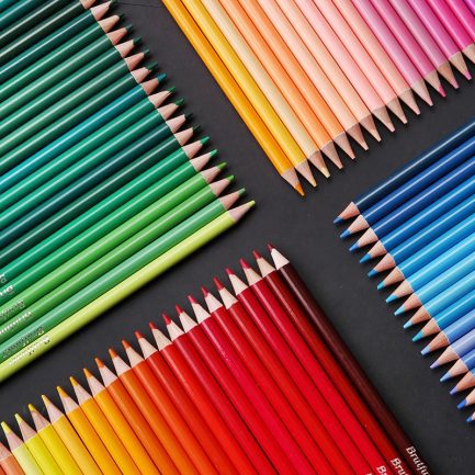 צבעי שמן או מים בצבעים שונים לבחירה, עפרונות מקצועיים ואיכותיים