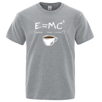 חולצה מודפסת בנוסחה המפורסמת של איינשטיין לאנרגיה :)